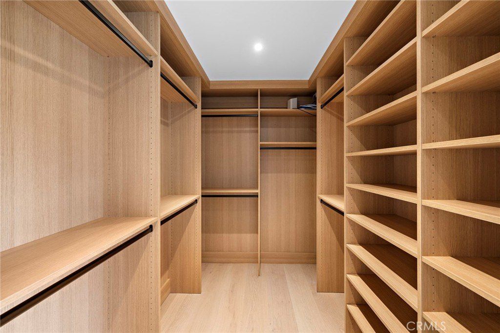 6 Monterey Circle. Corona Del Mar, CA 92625