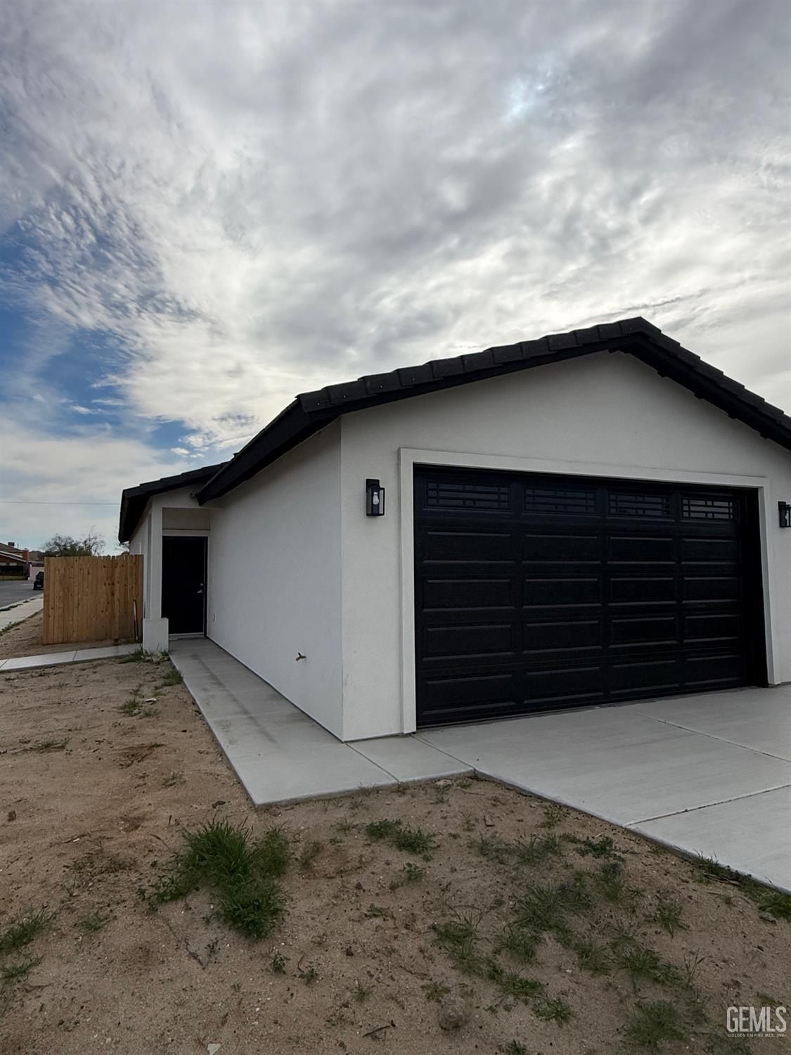 187 E Orange. Shafter, CA 93263
