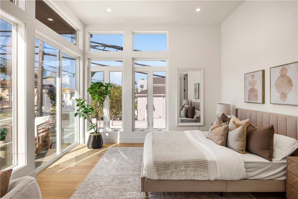 2001 Speyer Lane. Redondo Beach, CA 90278