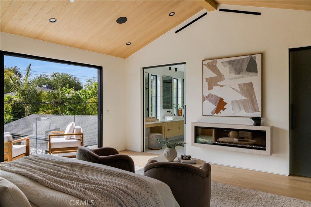 4319 Kraft Avenue. Studio City, CA 91604