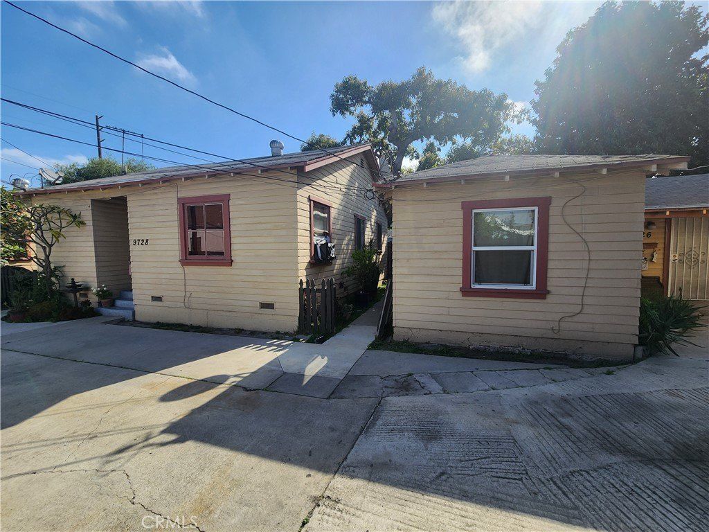 9724 Walnut. Bellflower, CA 90706