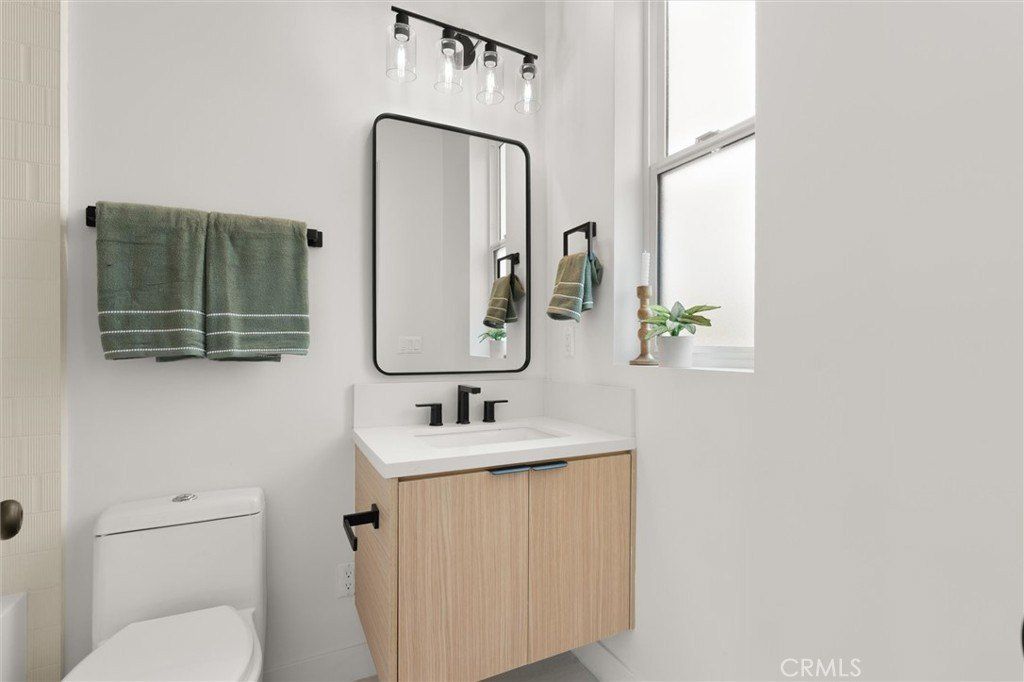 6051 N Tujunga Avenue. North Hollywood, CA 91606