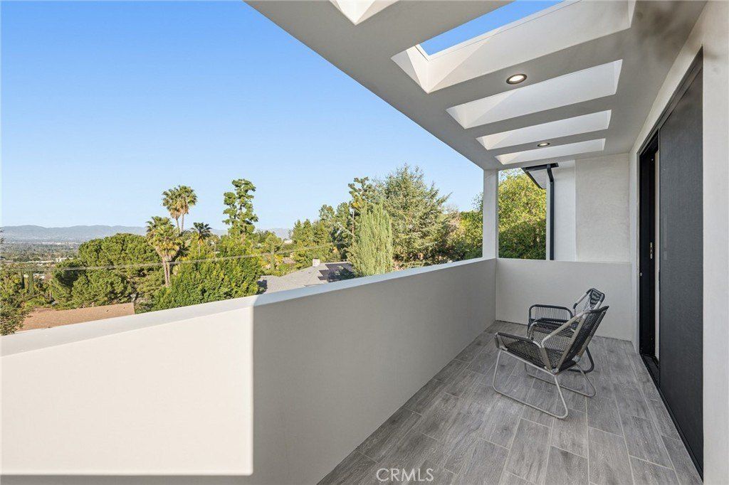 4331 Alonzo. Encino, CA 91316