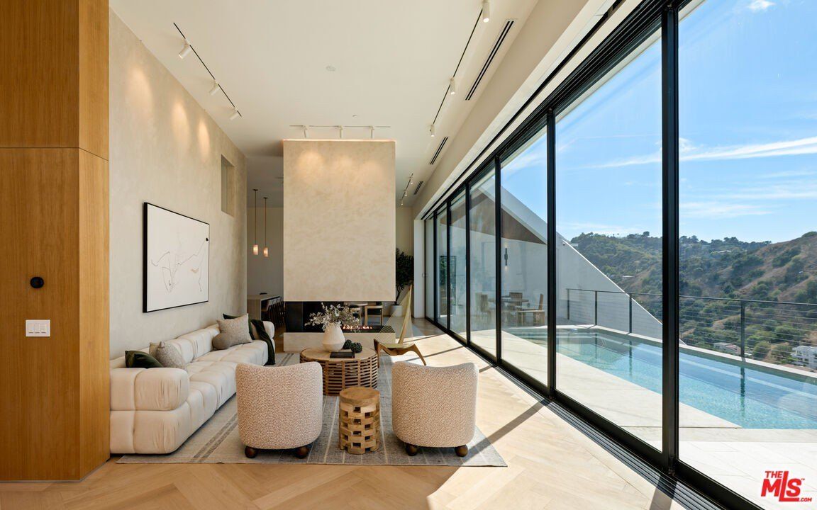 3699 Alta Mesa Dr. Studio City, CA 91604