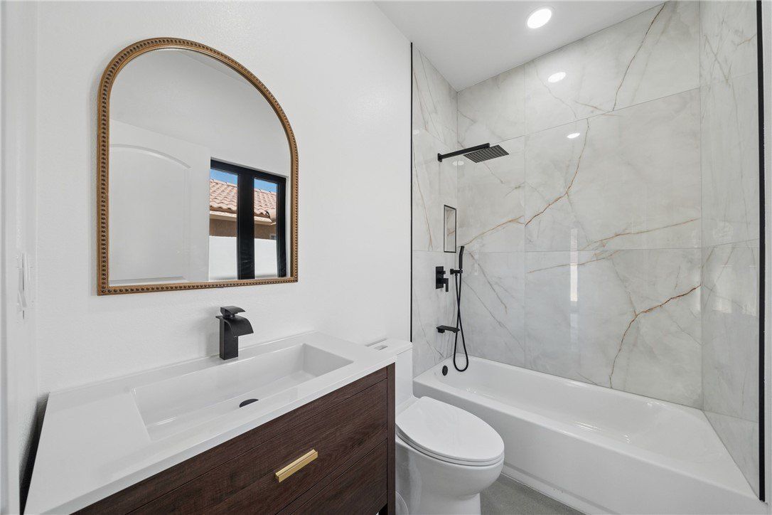 54217 Eisenhower. La Quinta, CA 92253