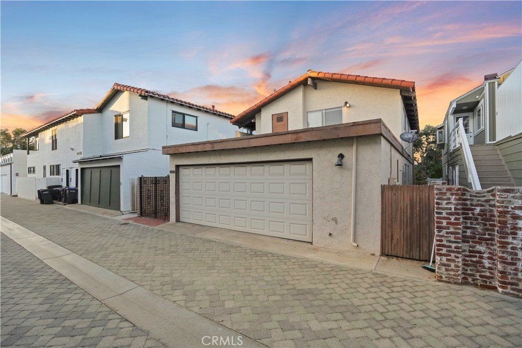1589 E Ocean. Newport Beach, CA 92661
