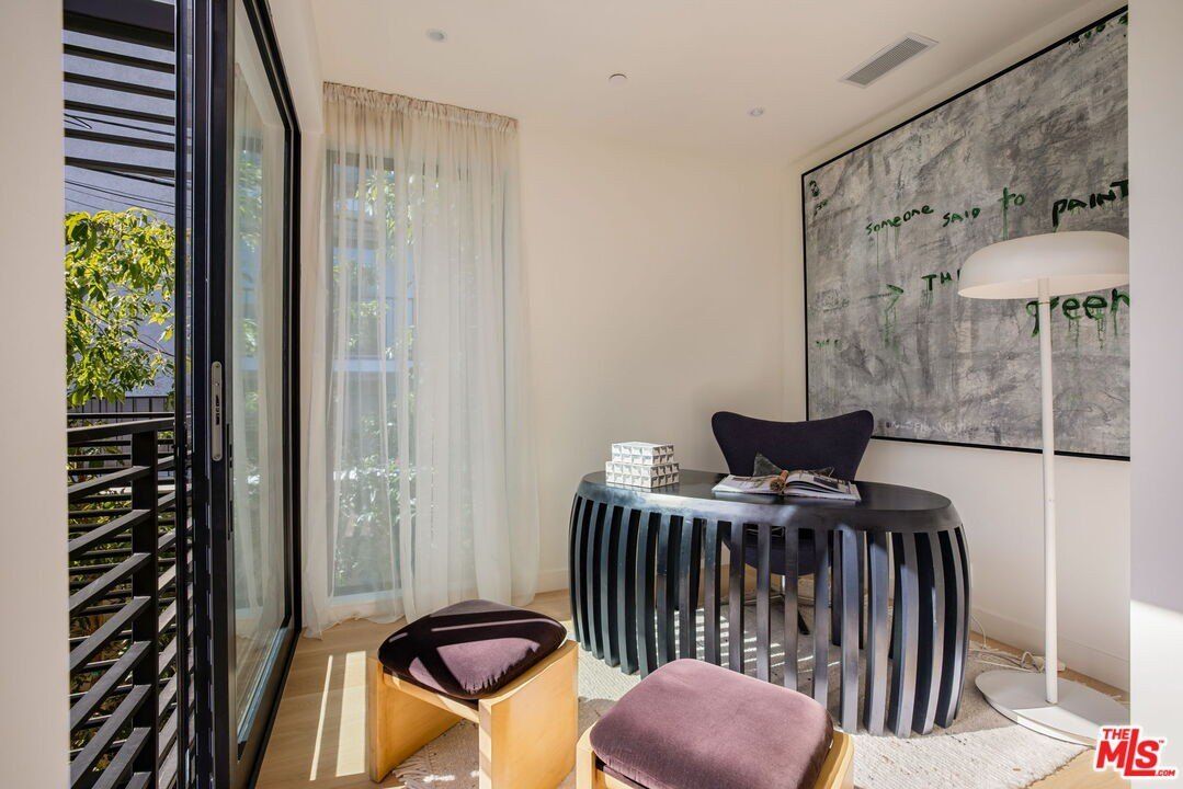 929 Hilldale. West Hollywood, CA 90069