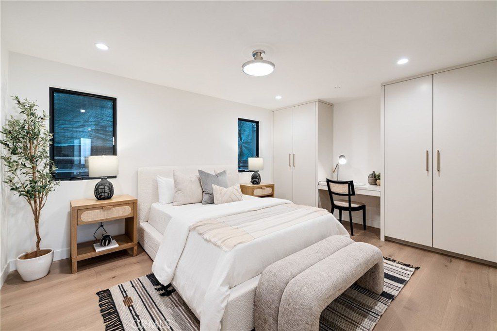 212 Manhattan Avenue. Manhattan Beach, CA 90266