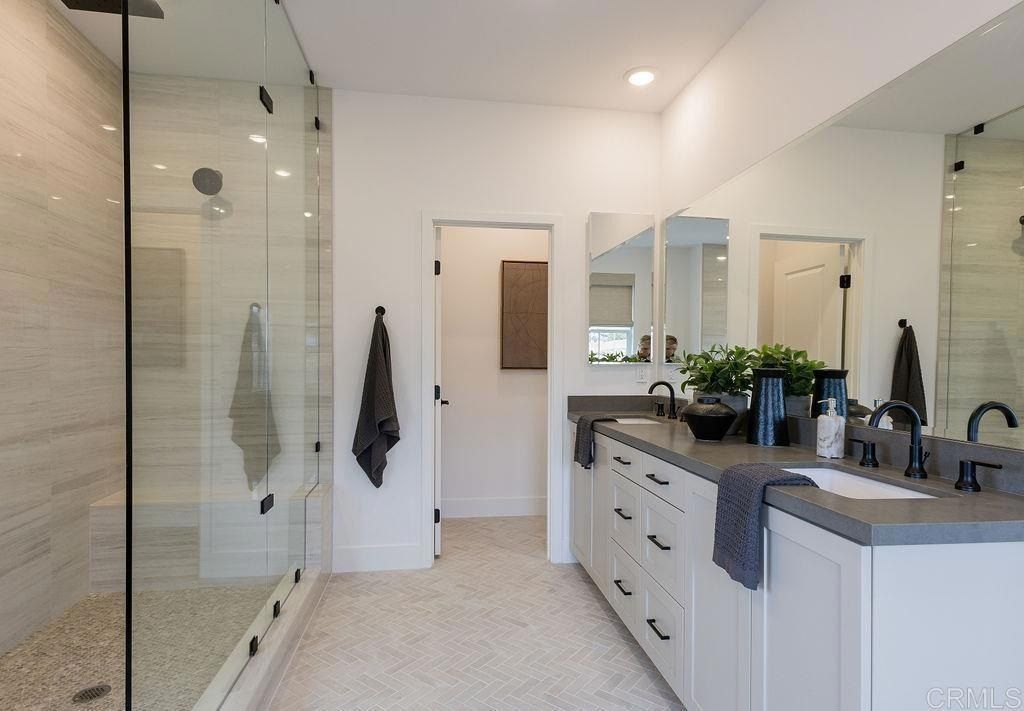 716 Miravar Place. Vista, CA 92081