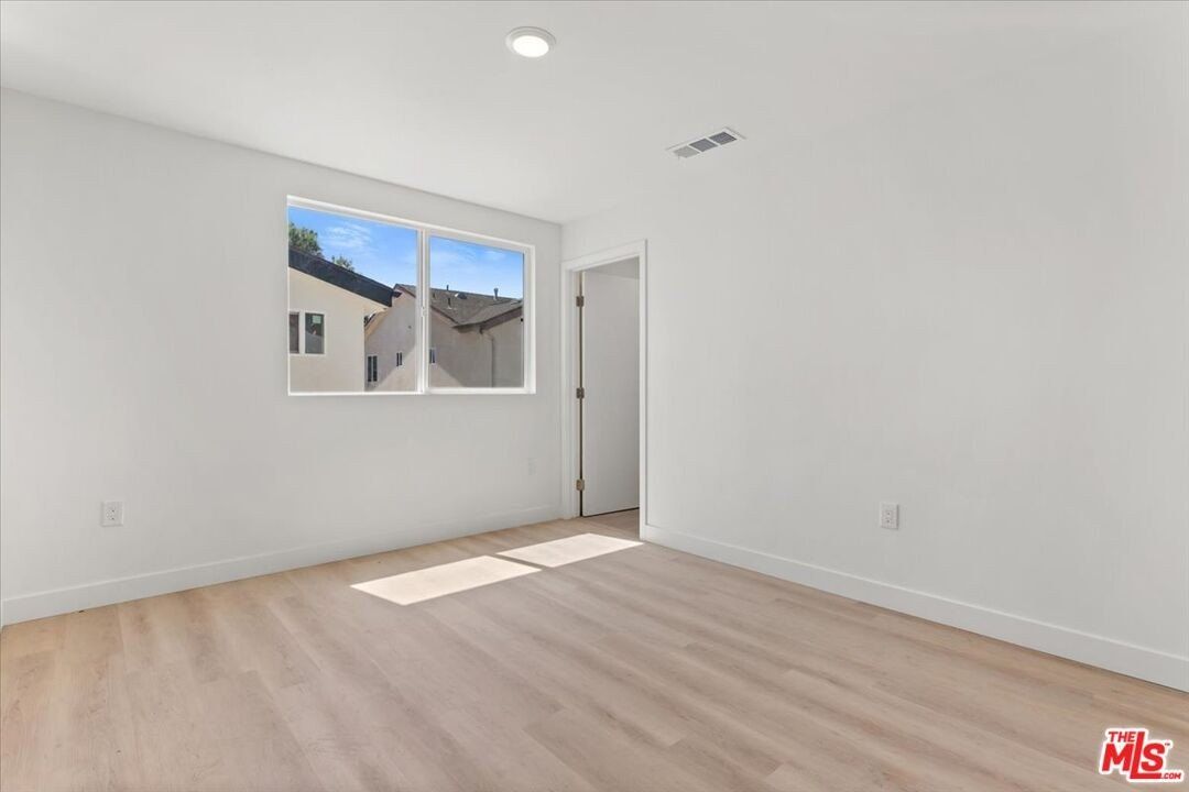 707 W 80Th St. Los Angeles, CA 90044