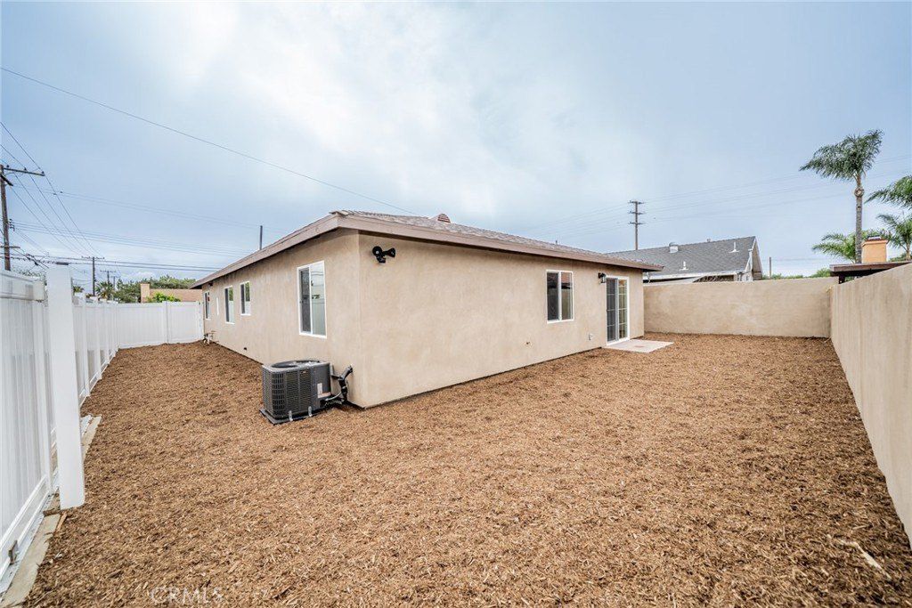 263 S 7Th Street. Colton, CA 92324