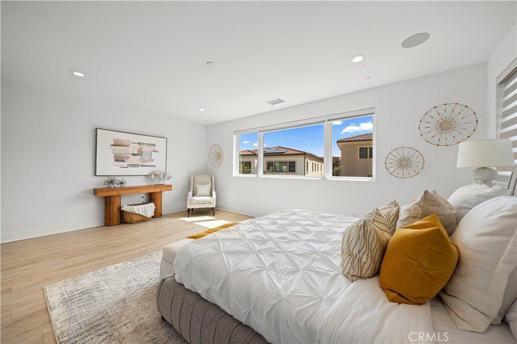 20048 W Mersey. Northridge, CA 91326