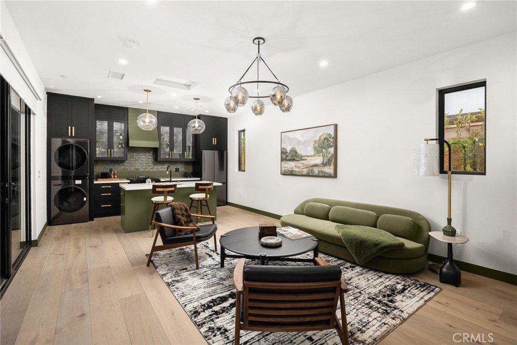 4607 Alta Canyada Road. La Canada Flintridge, CA 91011