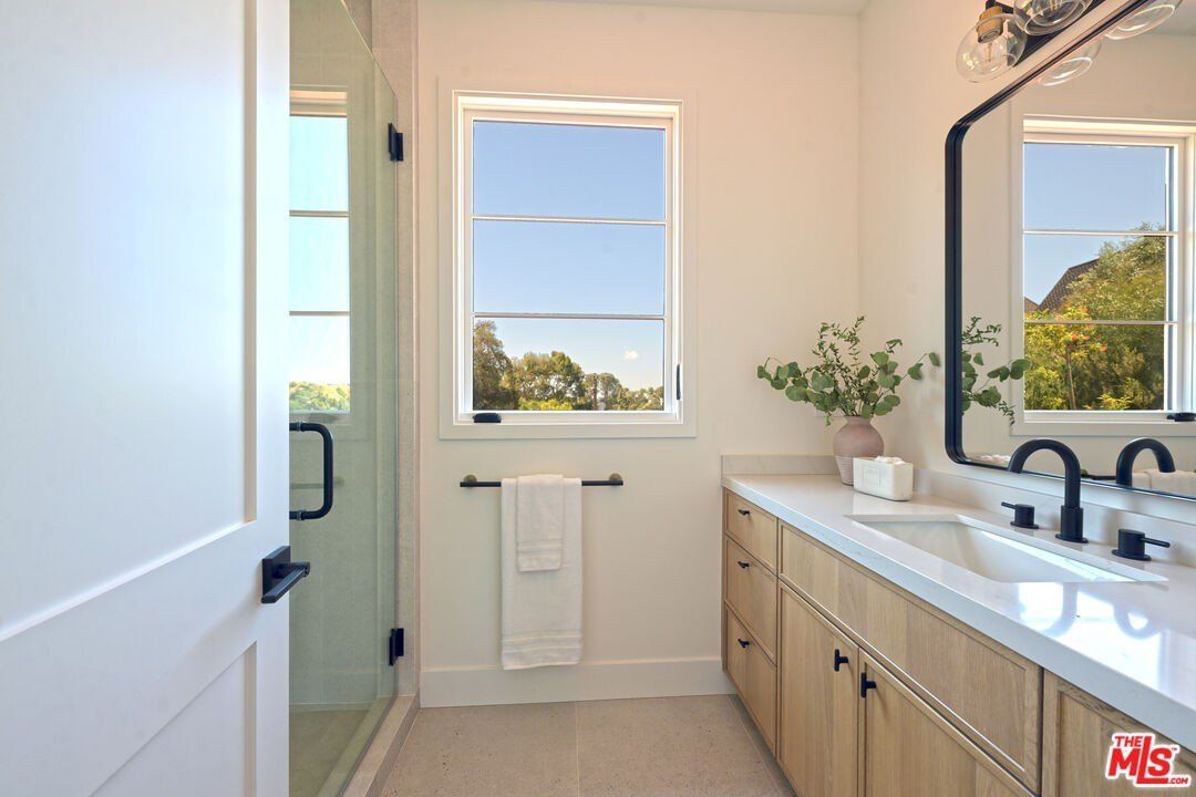 3072 Hollyridge Dr. Los Angeles, CA 90068