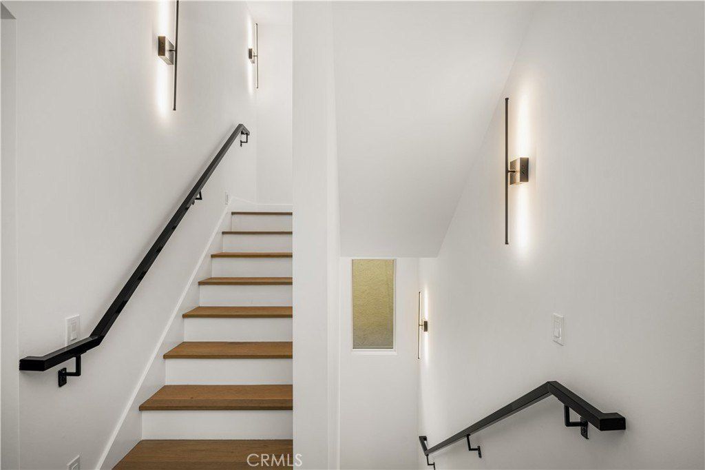 114 2Nd. Seal Beach, CA 90740