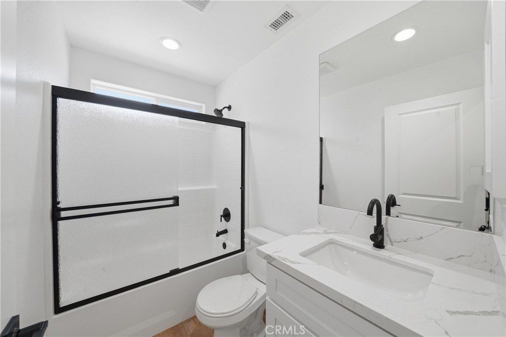 18090 Hinton Street. Hesperia, CA 92345