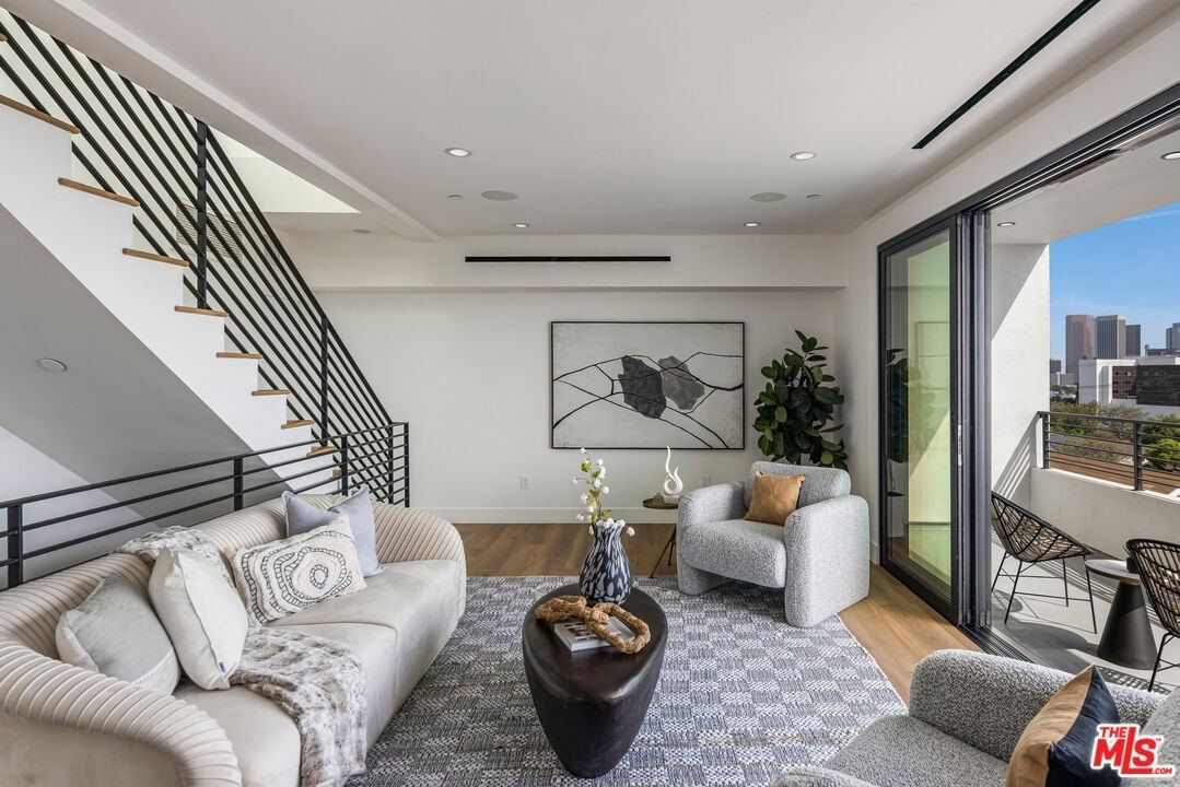 2003 Bellevue Ave. Los Angeles, CA 90026