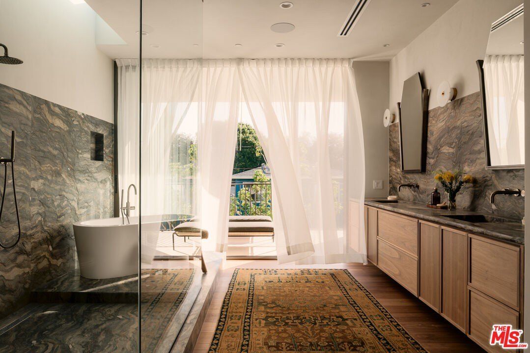 4333 Vinton Ave. Culver City, CA 90232