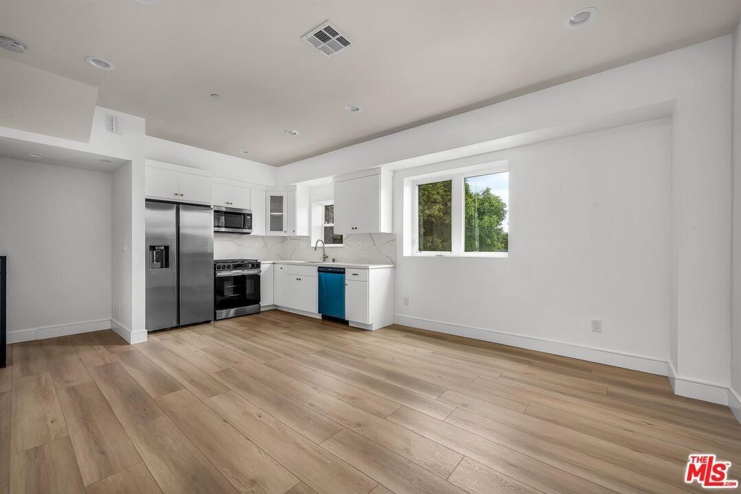 4703 Saturn St. Los Angeles, CA 90019