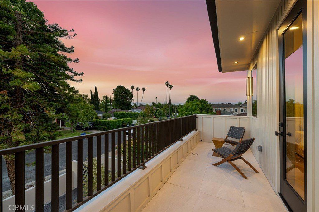 16728 Morrison Street. Encino, CA 91436