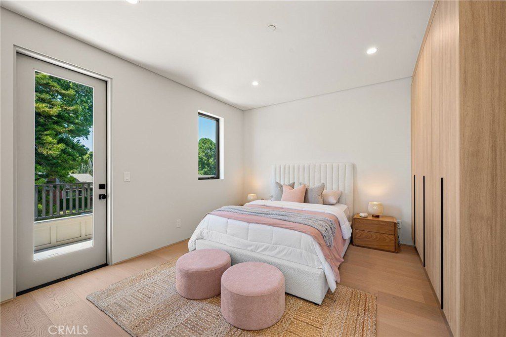 16728 Morrison Street. Encino, CA 91436