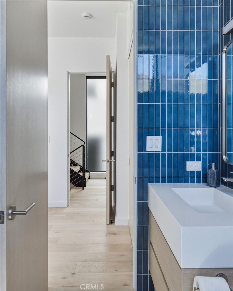 229 41St. Manhattan Beach, CA 90266