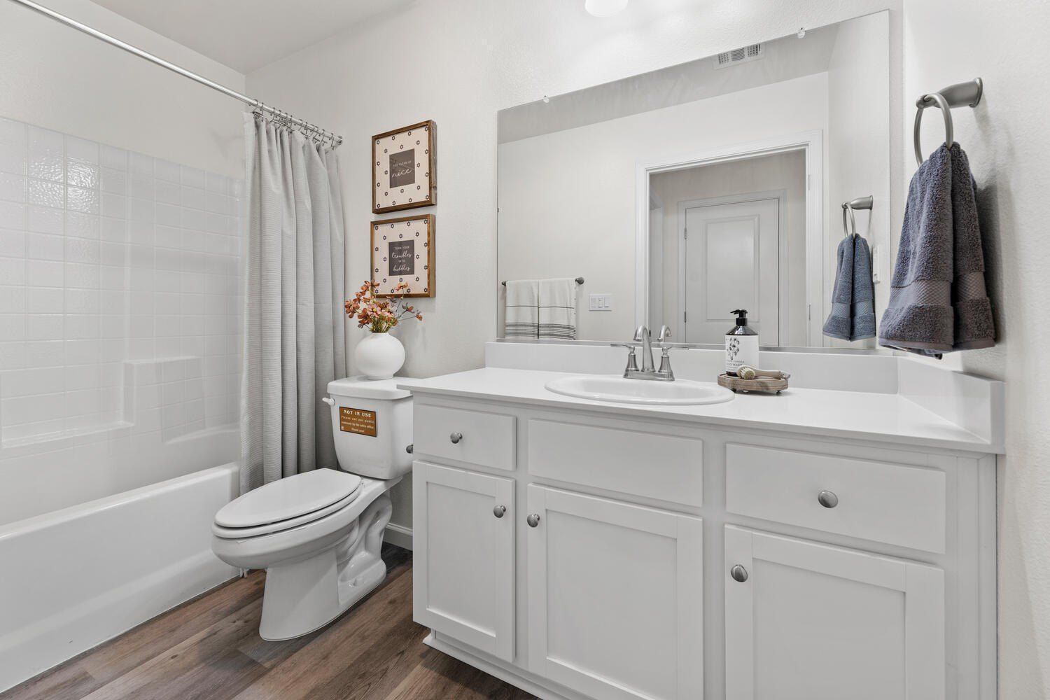 7071 Oriole Avenue. Visalia, CA 93291