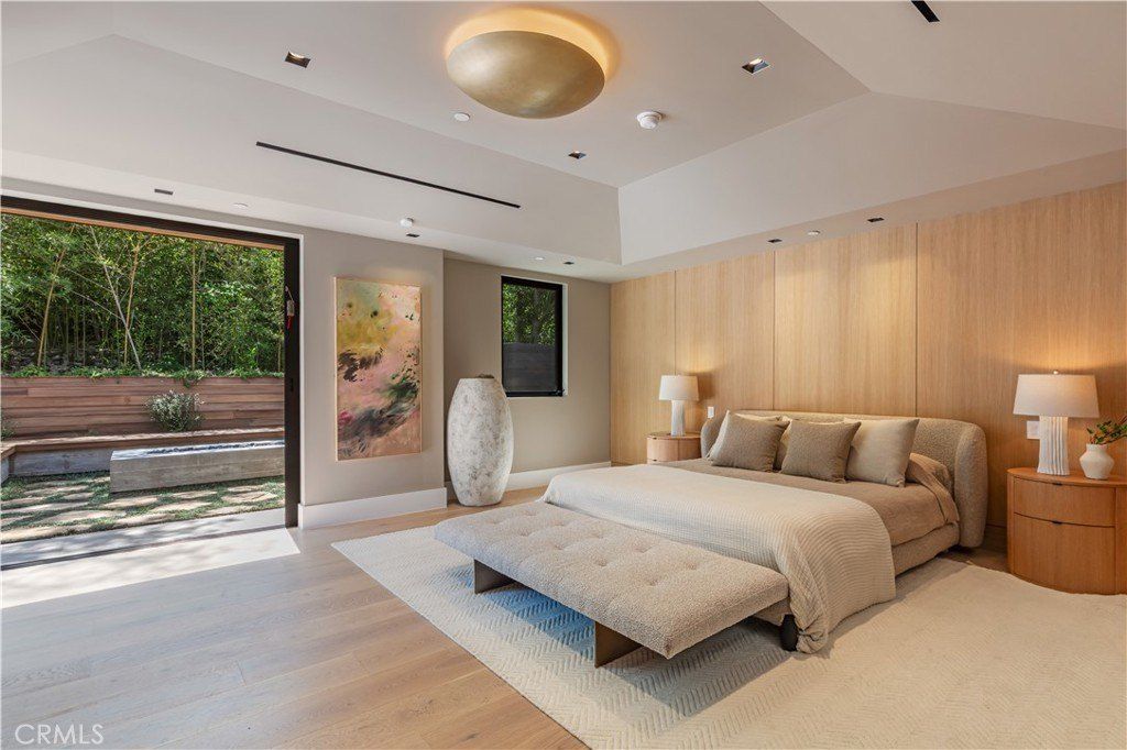 3187 Oakdell Rd. Studio City, CA 91604