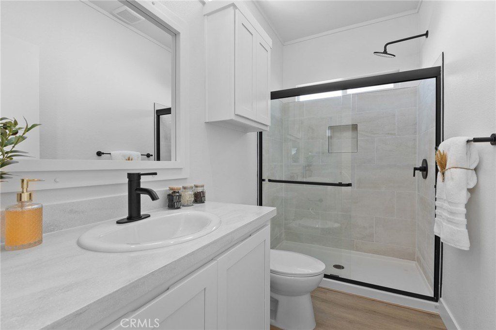 15621 Beach Boulevard. Westminster, CA 92683