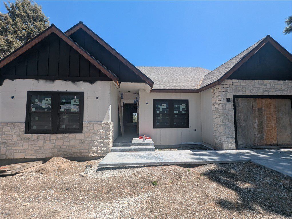 736 Villa Grove. Big Bear City, CA 92314