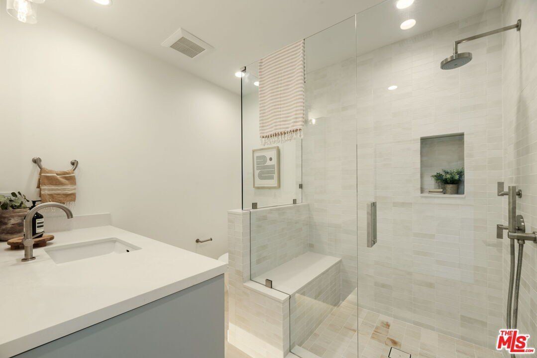 2165 E Little Las Flores Rd. Topanga, CA 90290