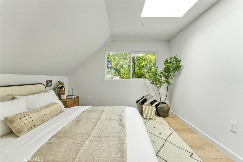 1606 N Kingsley. Los Angeles, CA 90027