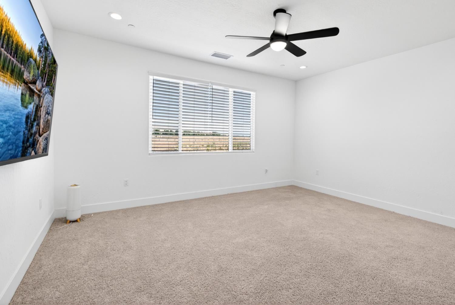 11382 N La Brisa Drive. Fresno, CA 93730