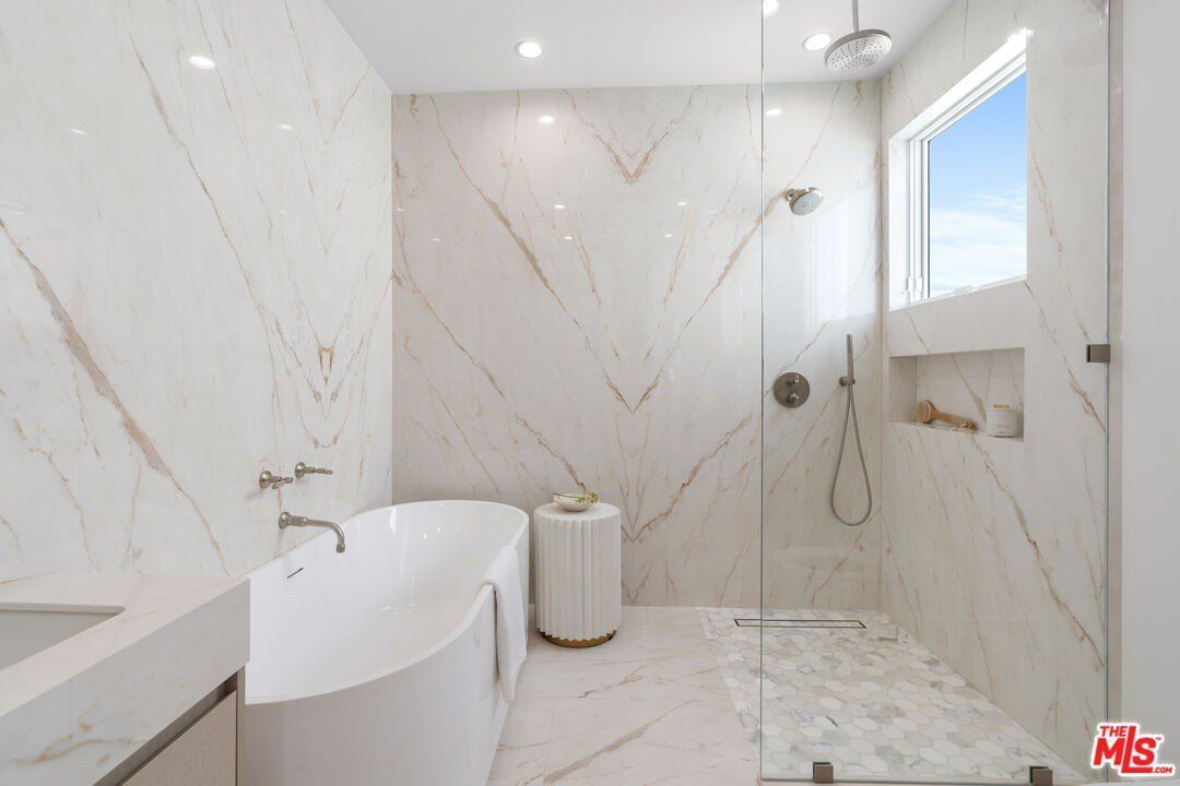 11622 Charnock Rd. Los Angeles, CA 90066