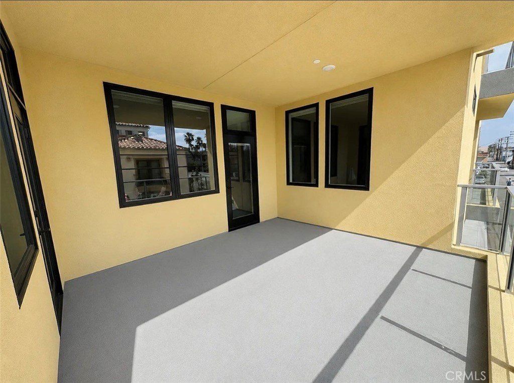 414 Main St Unit 210. Huntington Beach, CA 92648