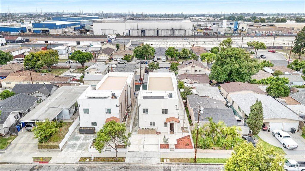 16619 Lake Avenue. Paramount, CA 90723