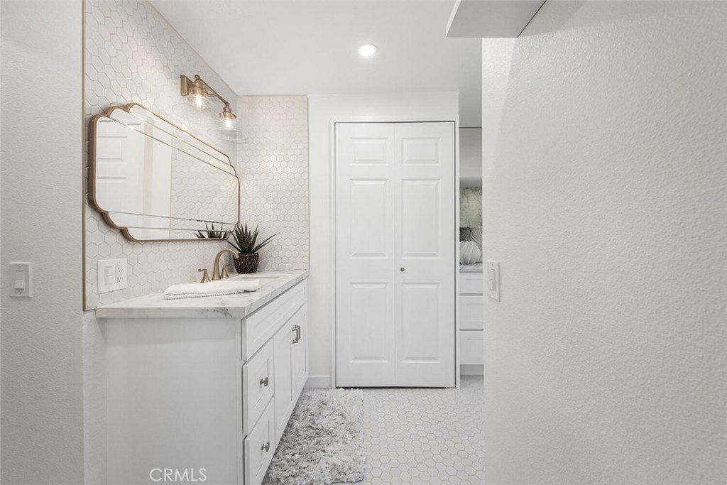 2338 Avenida Sevilla. Laguna Woods, CA 92637
