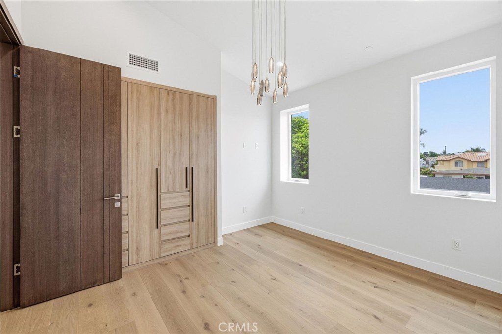 2413 Curtis Avenue. Redondo Beach, CA 90278