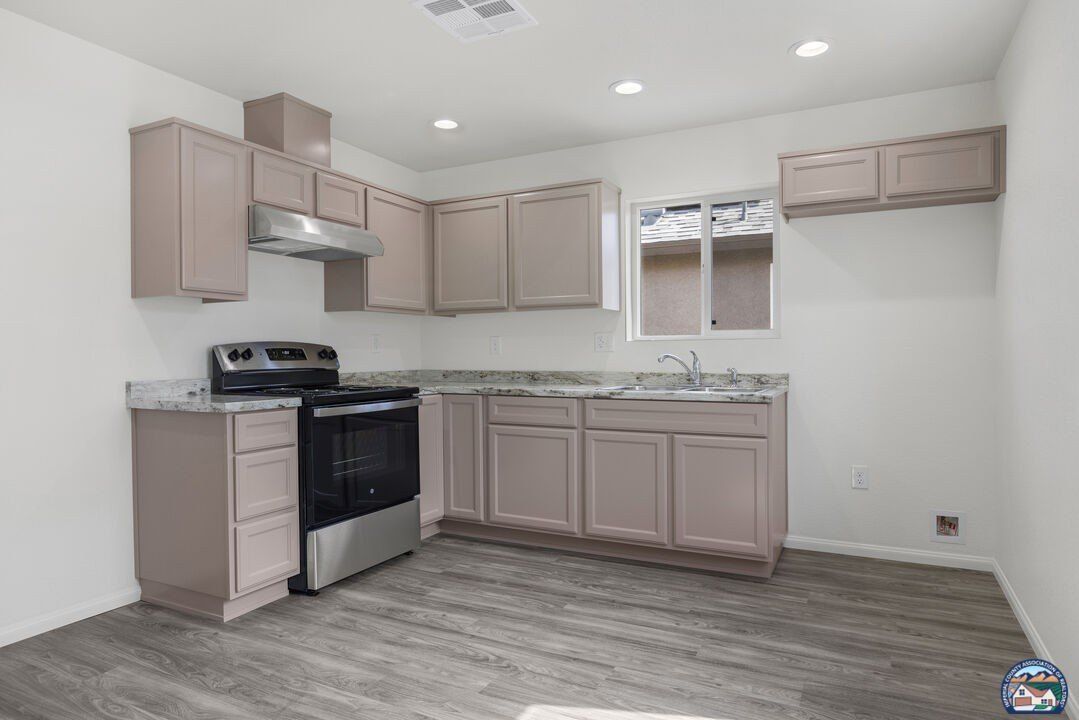 376 E Heil. El Centro, CA 92243