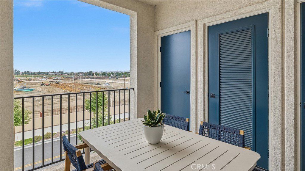 6114 Valentina Way. Eastvale, CA 92880