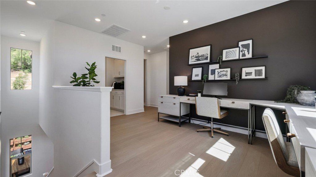 698 Guy Turner Drive. Camarillo, CA 93010