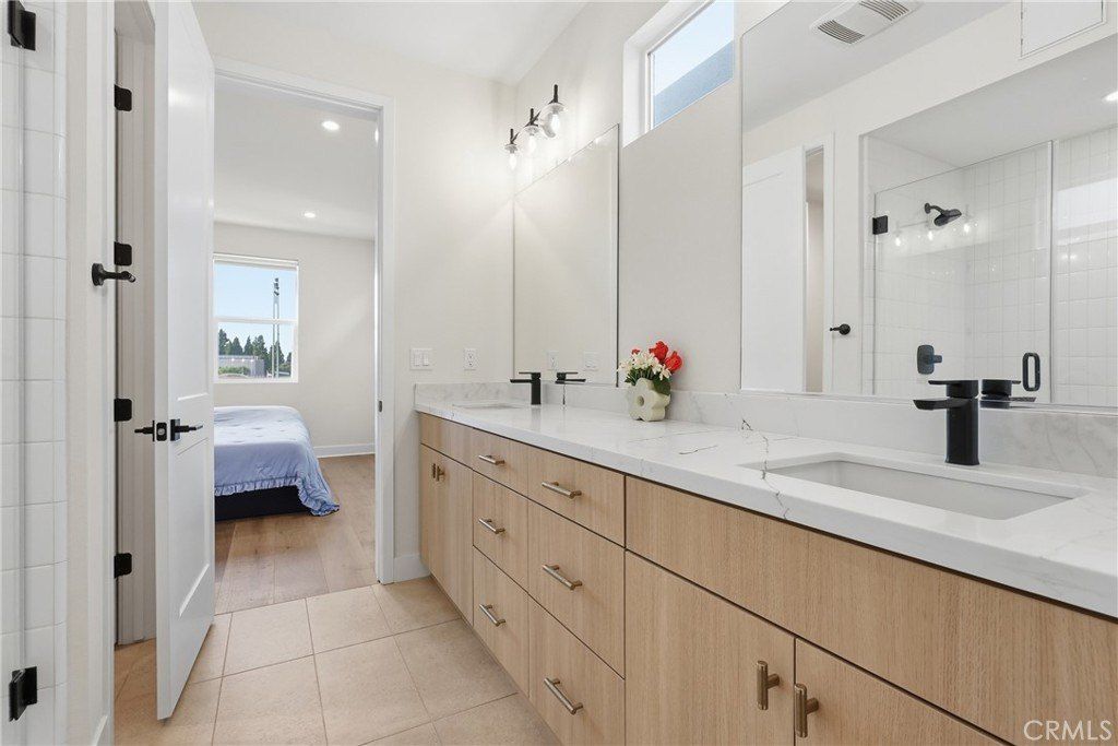 133 Jessup. Tustin, CA 92780