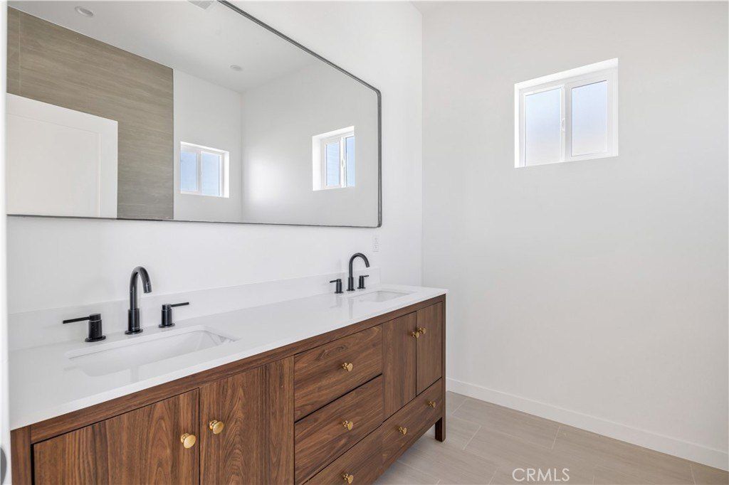 10905 Dalerose Avenue. Inglewood, CA 90304
