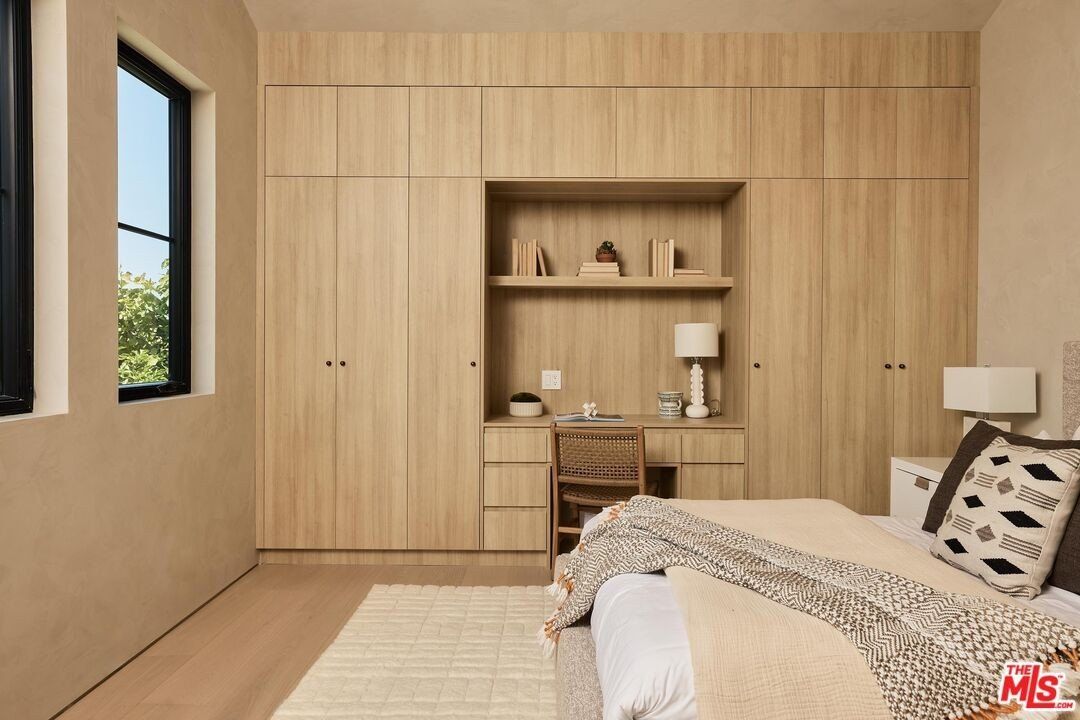 13062 Dickens St. Studio City, CA 91604