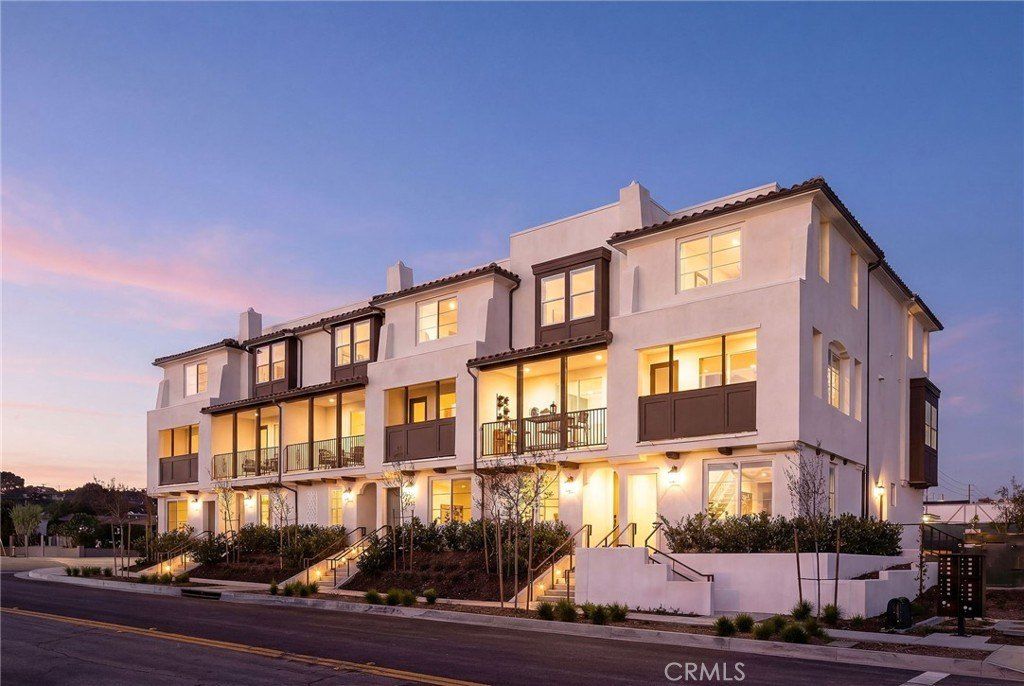 162 E Whittier Boulevard. La Habra, CA 90631