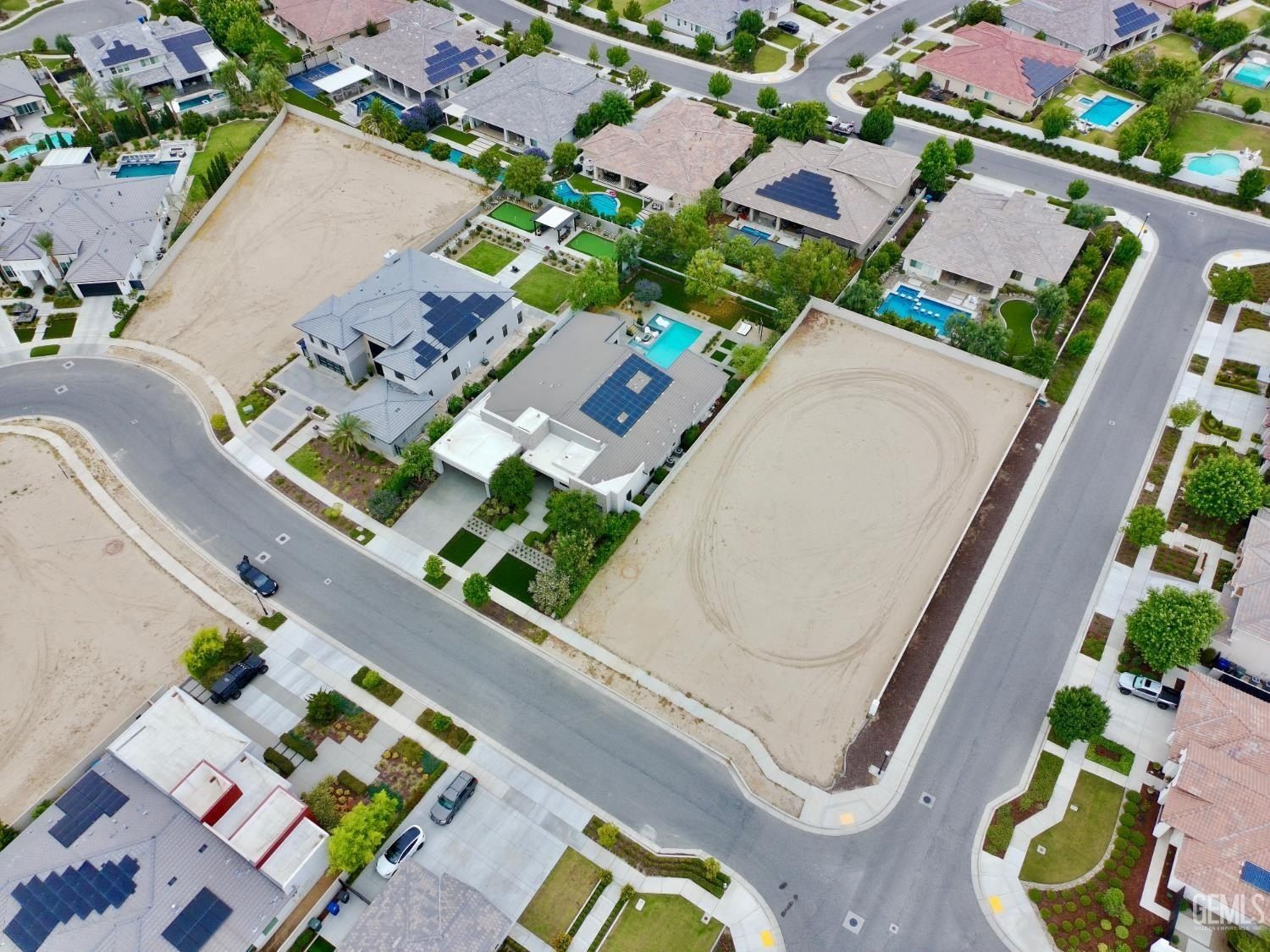 Collingwood Drive. Bakersfield, CA 93311