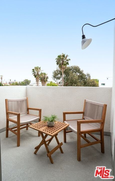 1803 S Orange Dr. Los Angeles, CA 90019