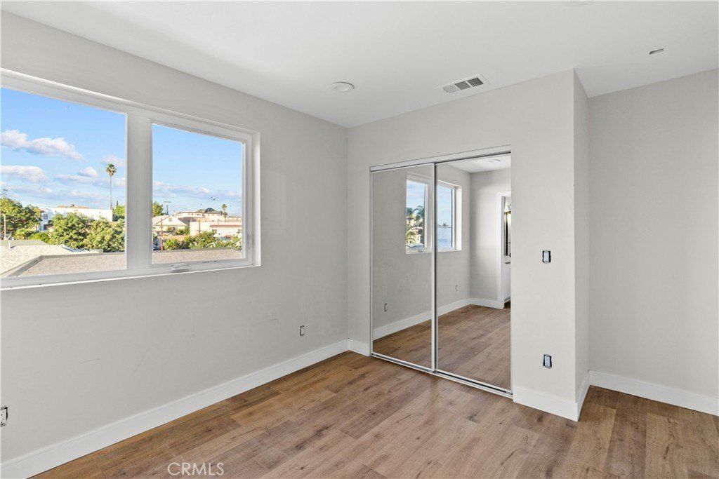 1724 Menlo Avenue. Los Angeles, CA 90006