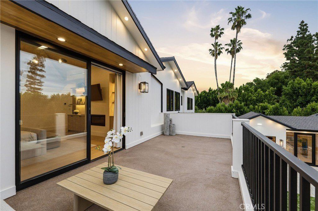 5414 Genesta. Encino, CA 91316