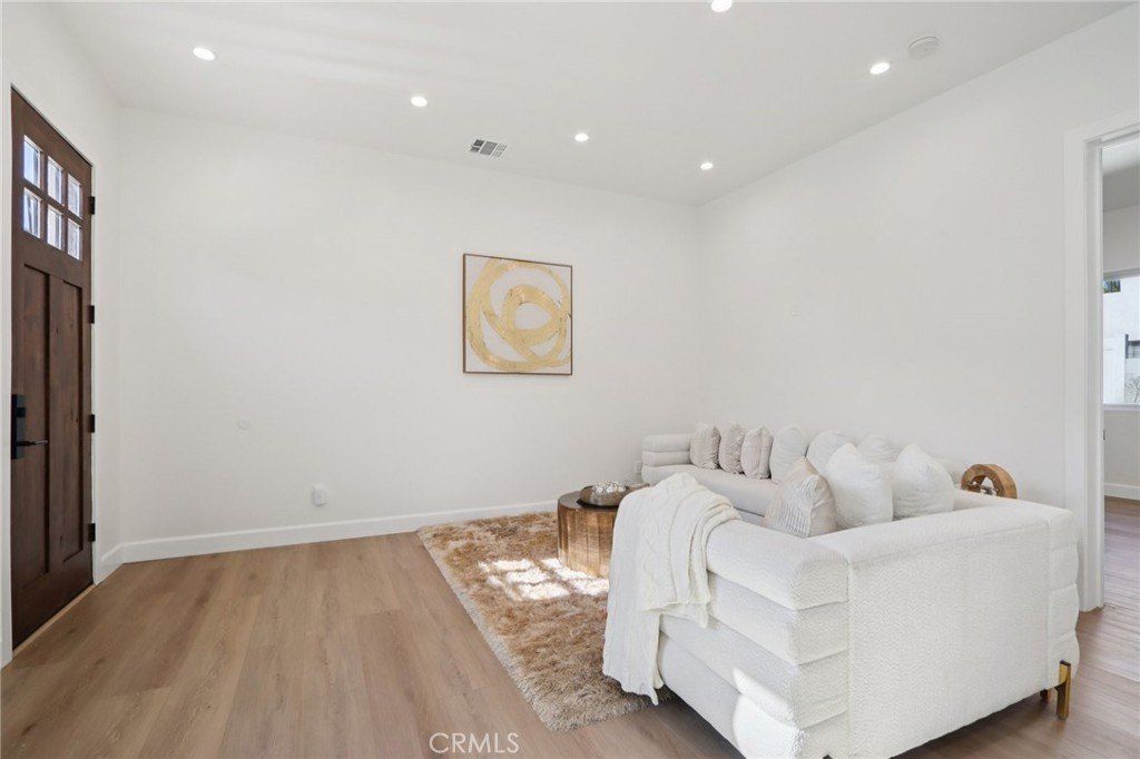 14929 Vose Street. Van Nuys, CA 91405